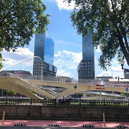 Apartamento Frente Al Guggenheim. Urbanizacion De Lujo En El Centro บิลเบา ภายนอก รูปภาพ